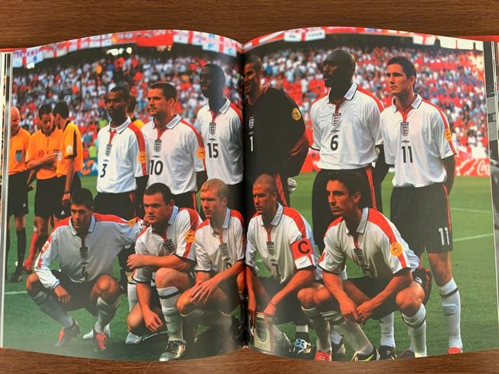 本 An England Fans' View of EURO 2004