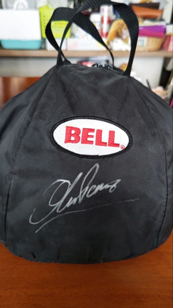 F1ドライバー　オリビエ・パニスの直筆サイン入り　レプリカヘルメット