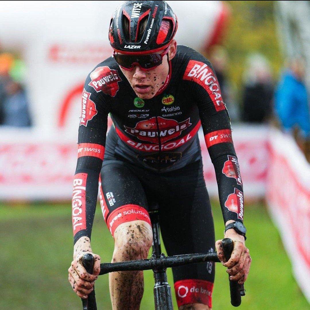 支給品　Pauwels Sauzen Bingoal　長袖ワンピース　スーツ