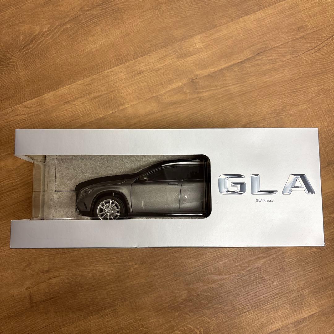 Mercedes Benz メルセデスベンツ GLA-CLASS 1/18