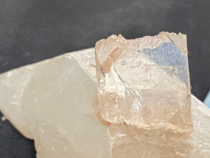 トパーズ　on 水晶　36.7g