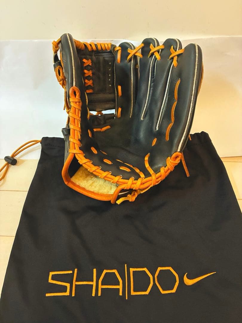 Nike 硬式野球グローブ 投手 ブラック/オレンジ