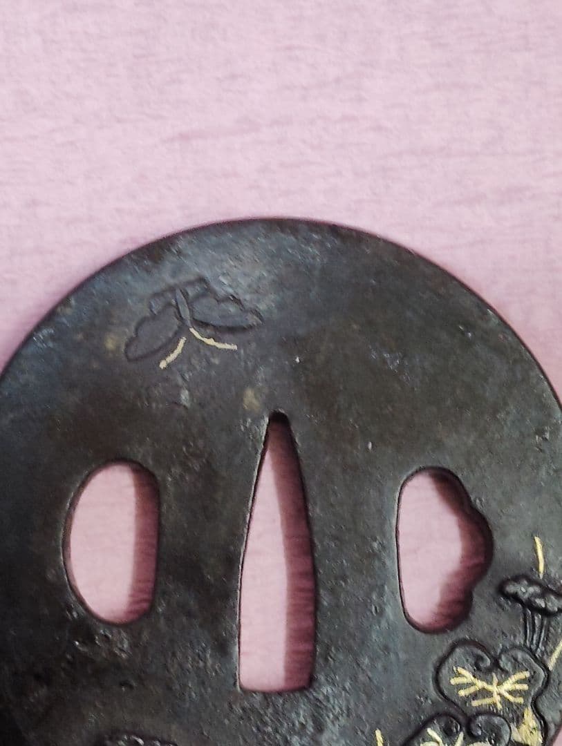 刀装具 鐔 鍔 無銘 鉄地 金象嵌 蝶 葵葉図 丸形鐔 時代物