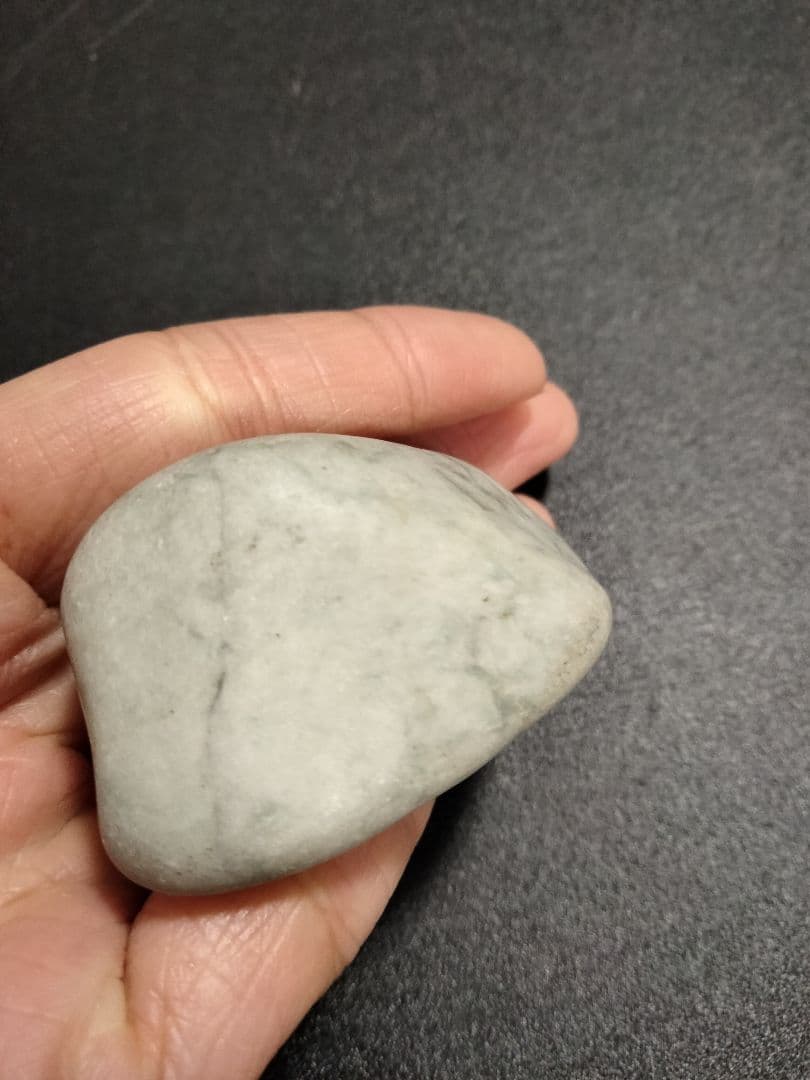 国石翡翠76g ヒスイ　ひすい　新潟県 糸魚川市姫川翡翠　原石　翡翠
早い者勝ち