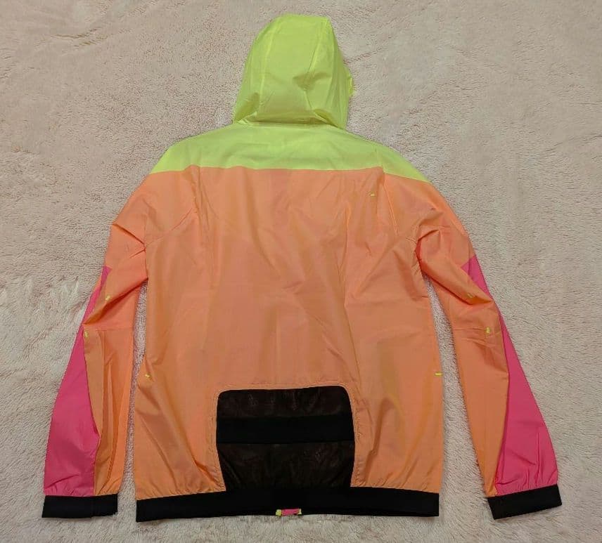 ☆美品☆NIKE ウインドランナー S 定価3万8500円 826834-639