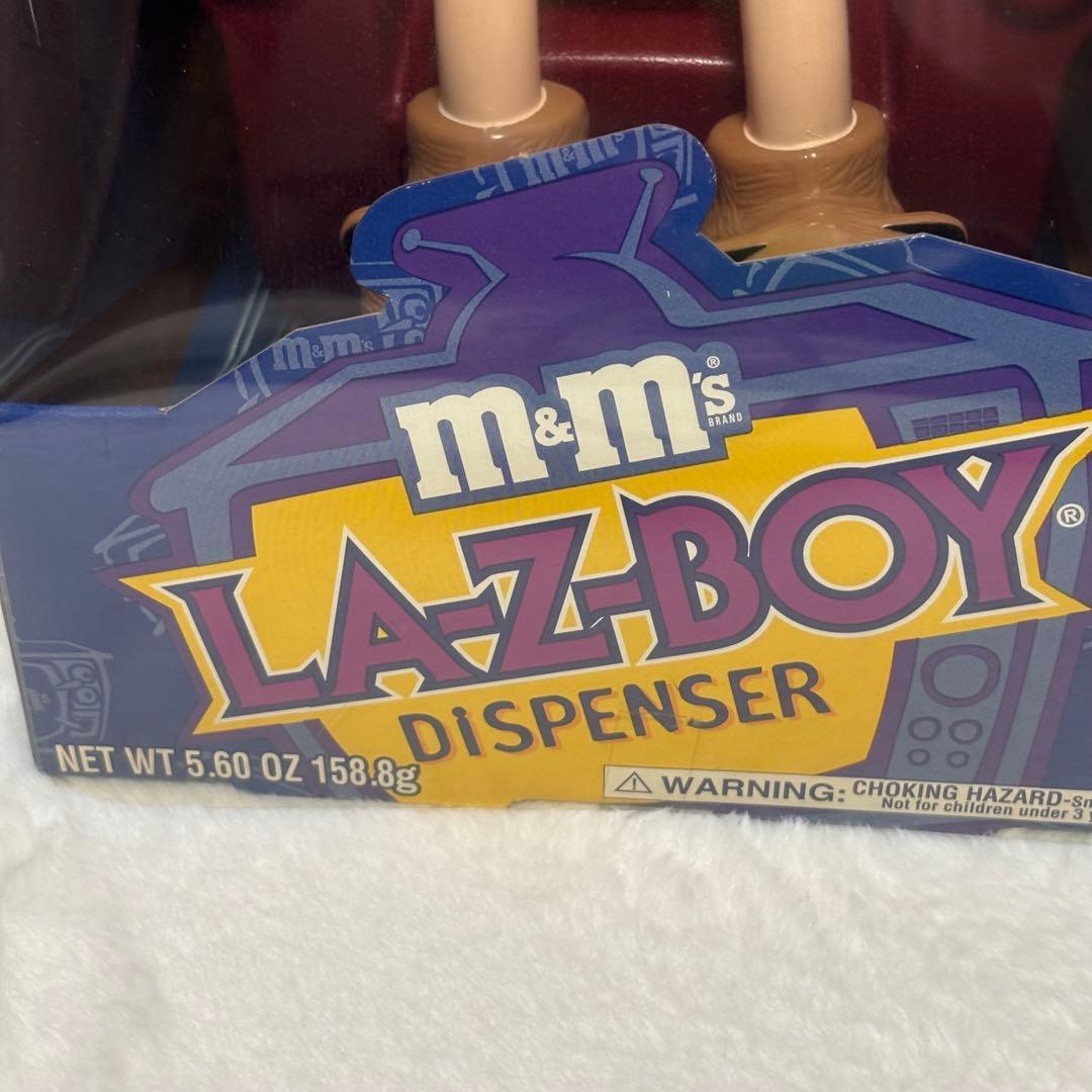 m&m's ディスプレイ　イエロー　LA-Z-BOYソファーエムアンドエムズ