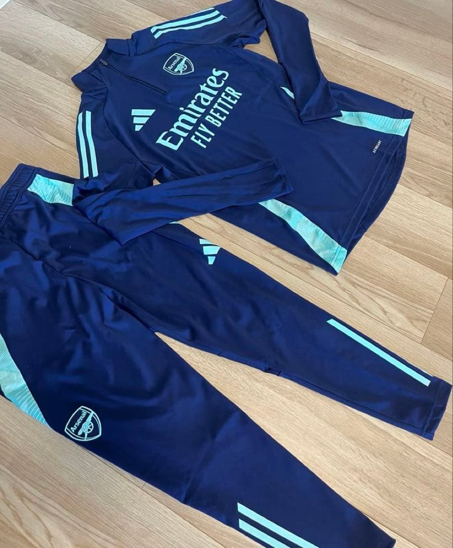 アディダス　アーセナル　トレーニングトップ、パンツ　セット　Mサイズ　新品