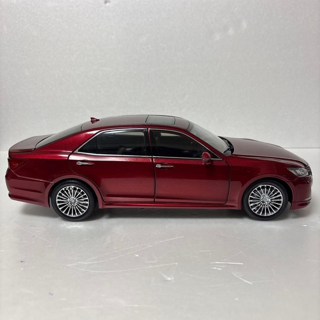 CROWN ワインレッド セダンモデル