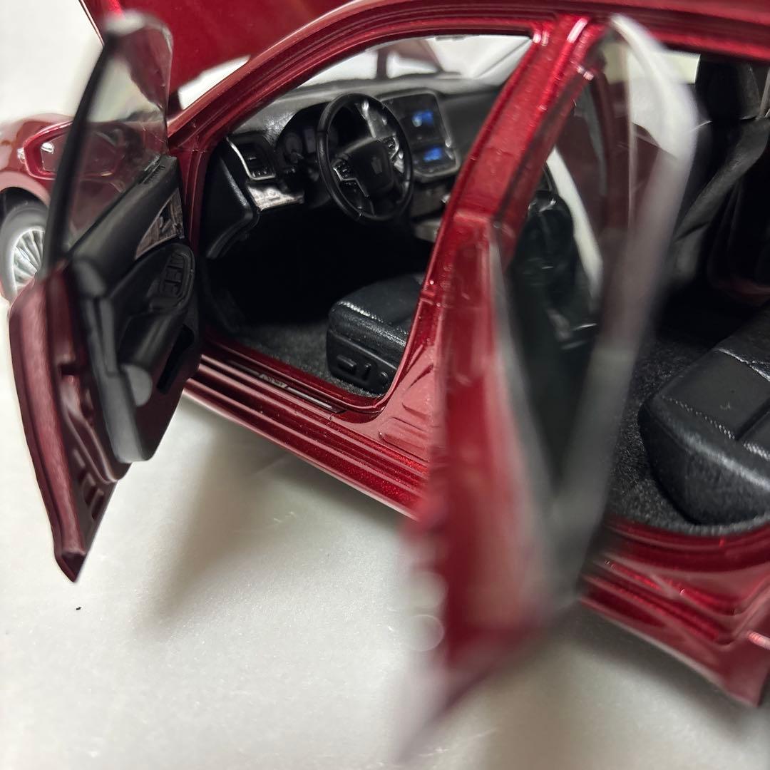 CROWN ワインレッド セダンモデル