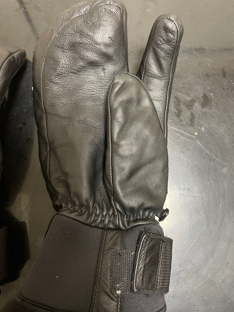 HESTRA TOPO スリーフィンガー グローブ ブラック レザーバーム付