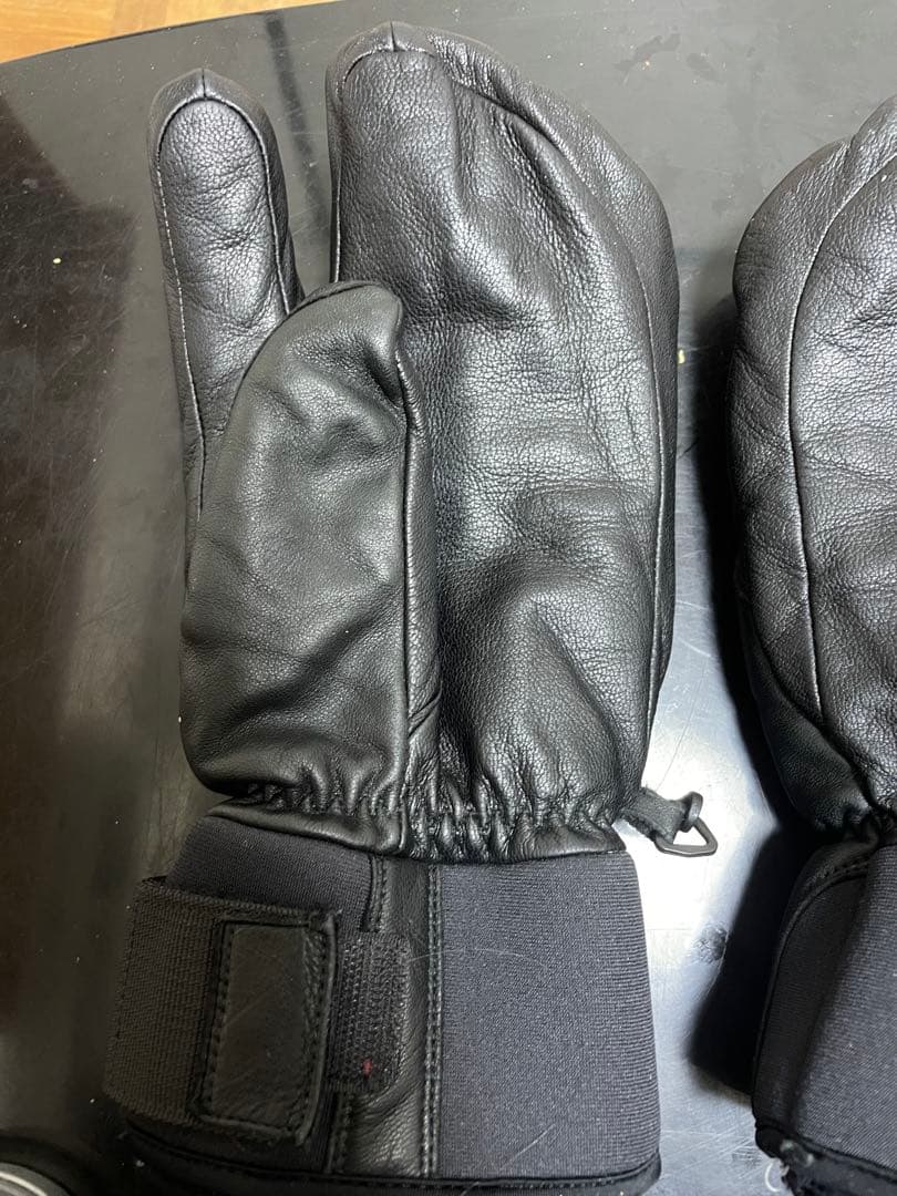 HESTRA TOPO スリーフィンガー グローブ ブラック レザーバーム付