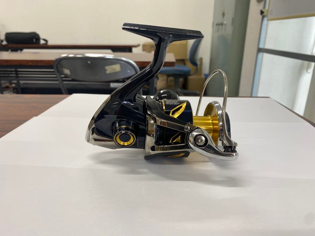 美品！シマノ　19ステラSW8000HGスピニングリール