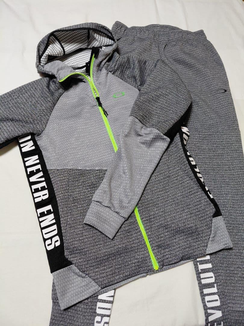 美品　OAKLEY オークリー　メンズ　ジャージ　上下　セットアップ　グレー