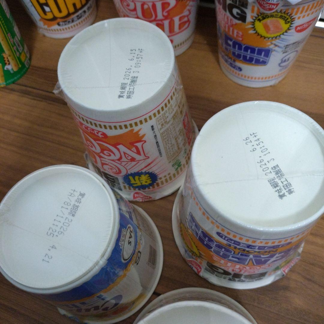 ぷるんクー＆チョコレート＆グミ＆カップヌードル詰め合わせ