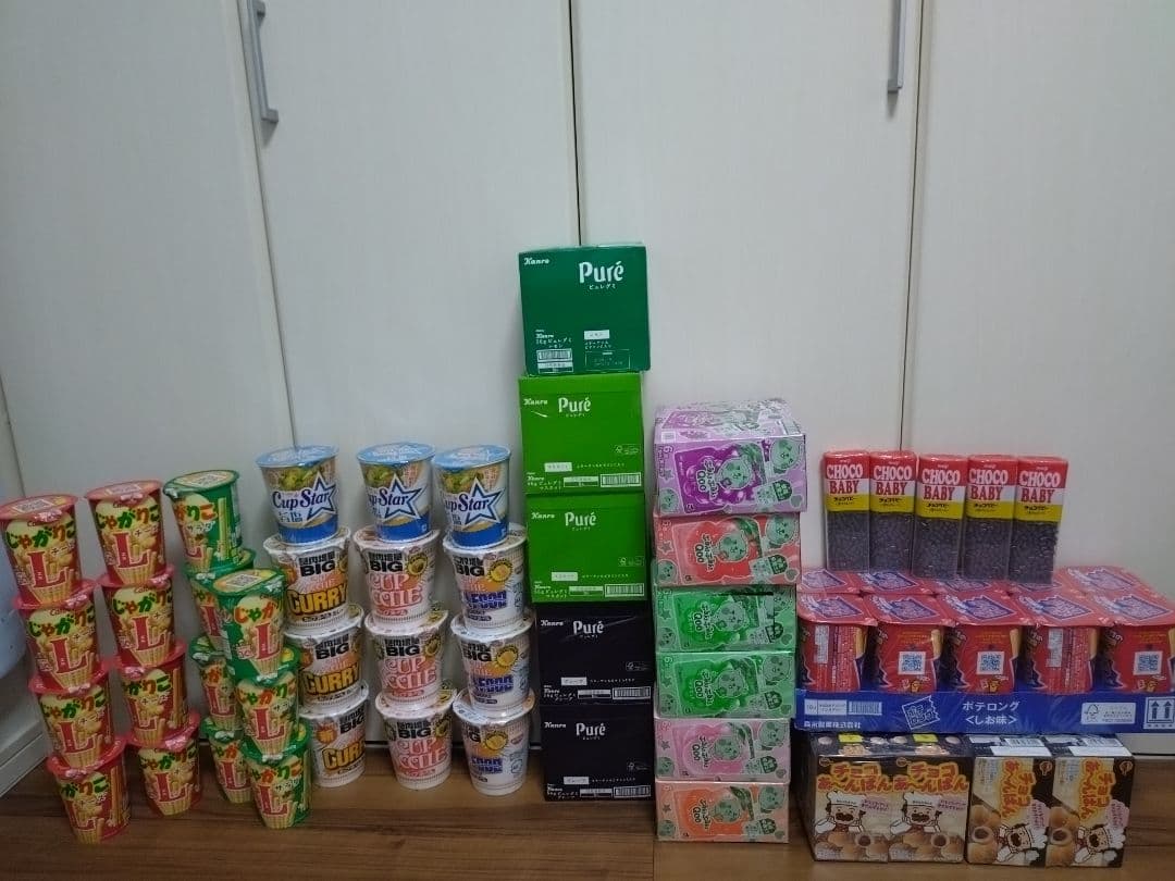ぷるんクー＆チョコレート＆グミ＆カップヌードル詰め合わせ