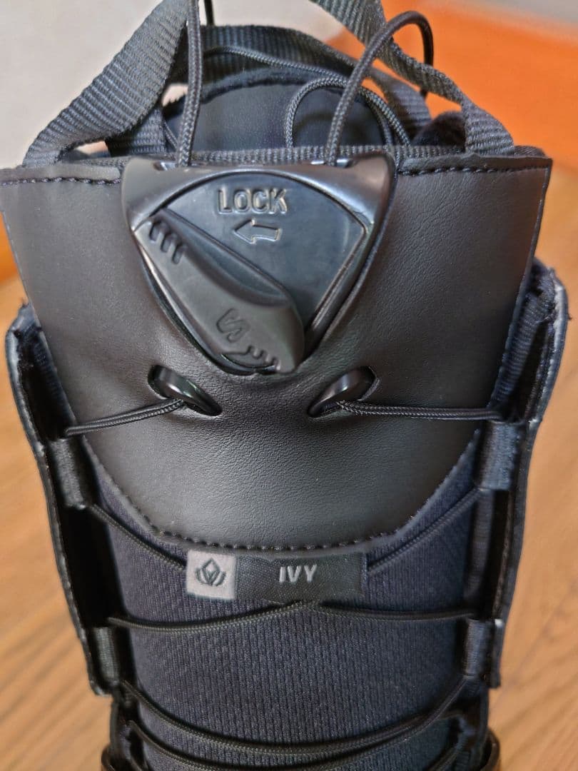 SALOMON スノーボードブーツ