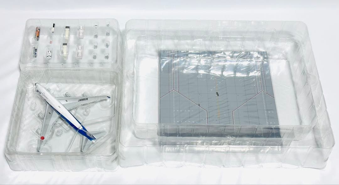 全日空商事 1/400 B747-400 エプロンジオラマNHG40072