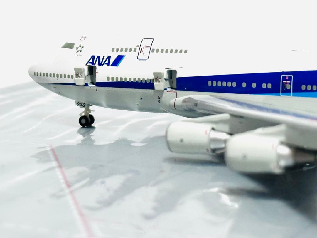 全日空商事 1/400 B747-400 エプロンジオラマNHG40072