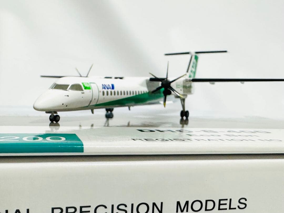 全日空商事 1/200 ANA DHC-8-400 Eco Bon