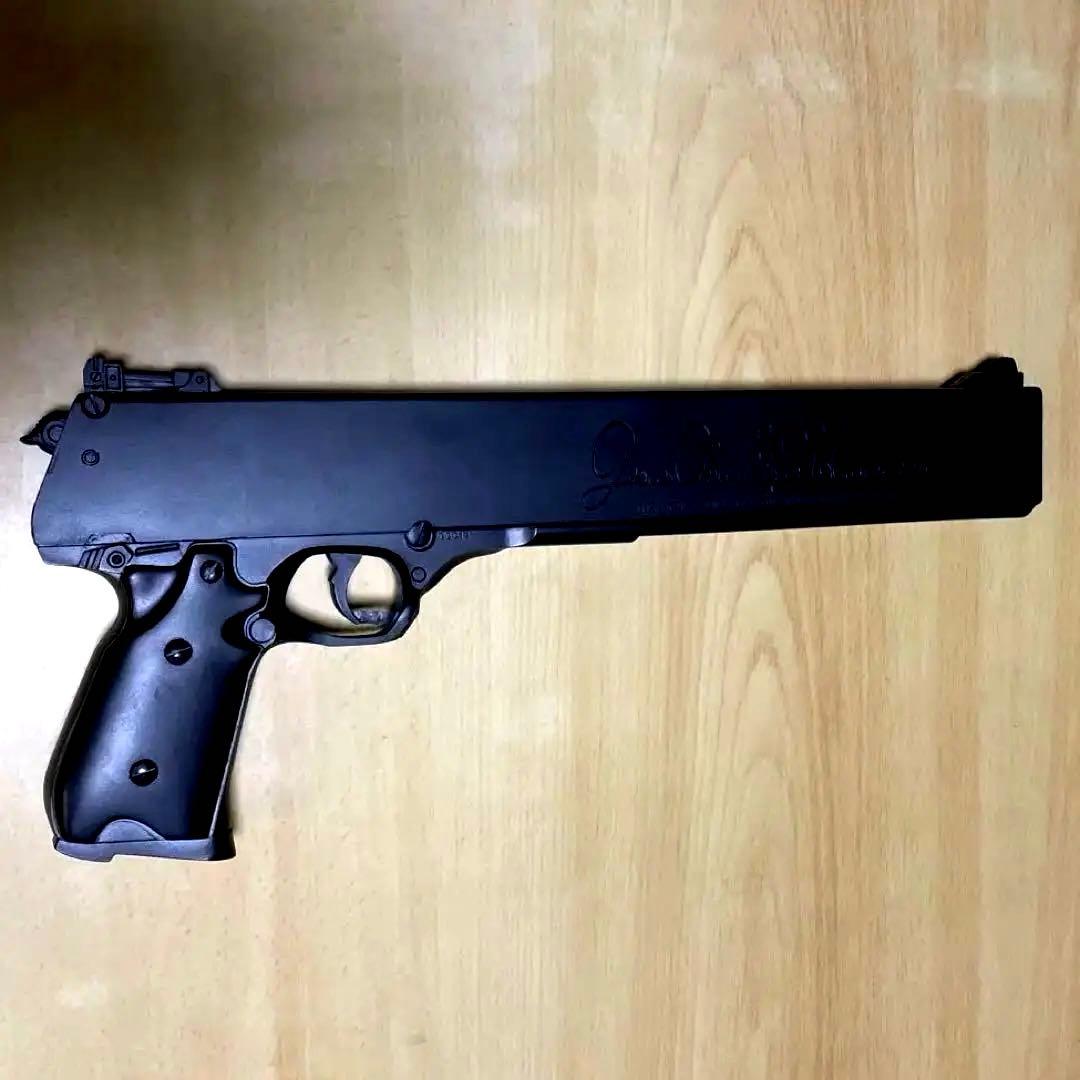 【未組立.ディスプレイモデル】アーカードの銃「ジャッカル」対化物戦闘用13mm