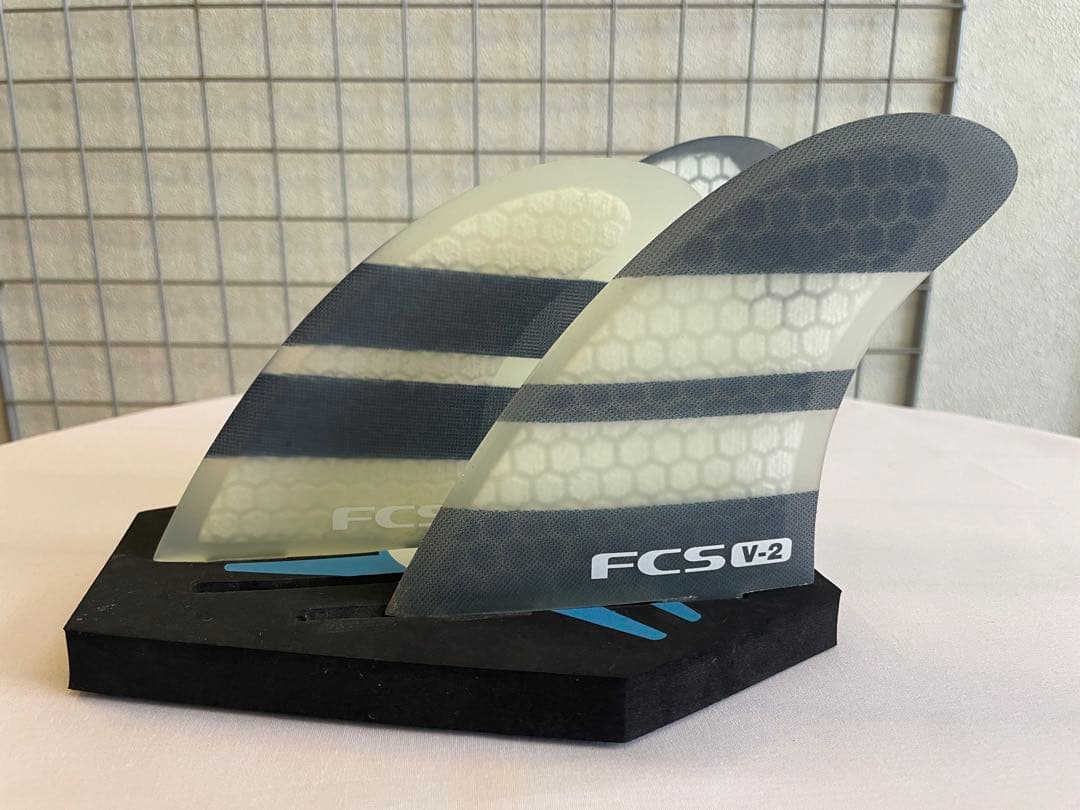 FCS V2 サーフボードフィン Medium、新品、未使用品