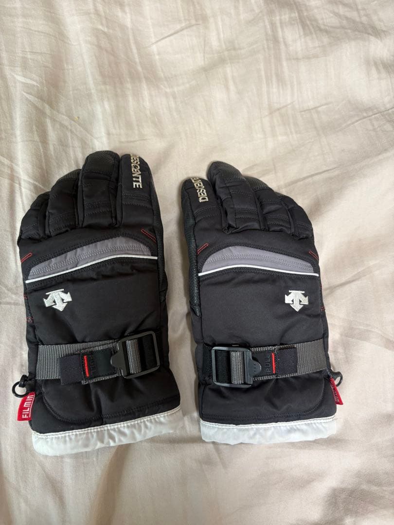 超お買い得！早い者勝ち。ゴールドウィン　スキーウェアメンズ　上下　グローブ付