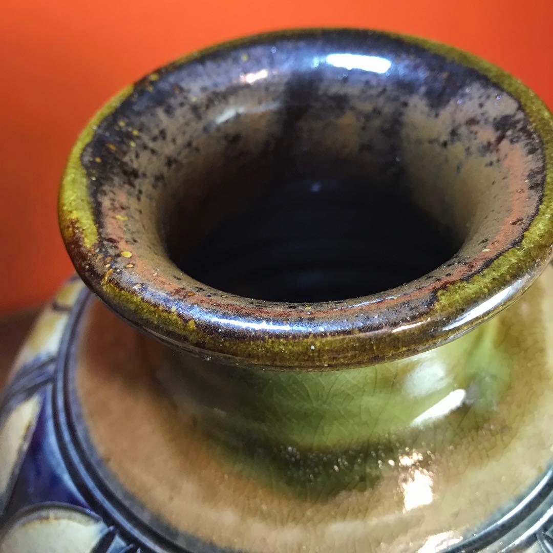 壷屋焼　読谷山焼　やちむん　名工 上江洲茂生さんの花瓶です。