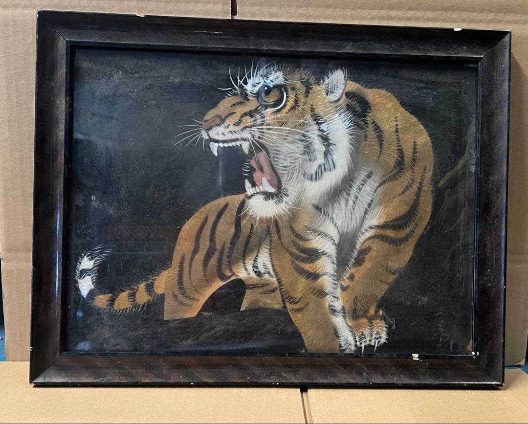 トラのリアルな絵画（黒フレーム）