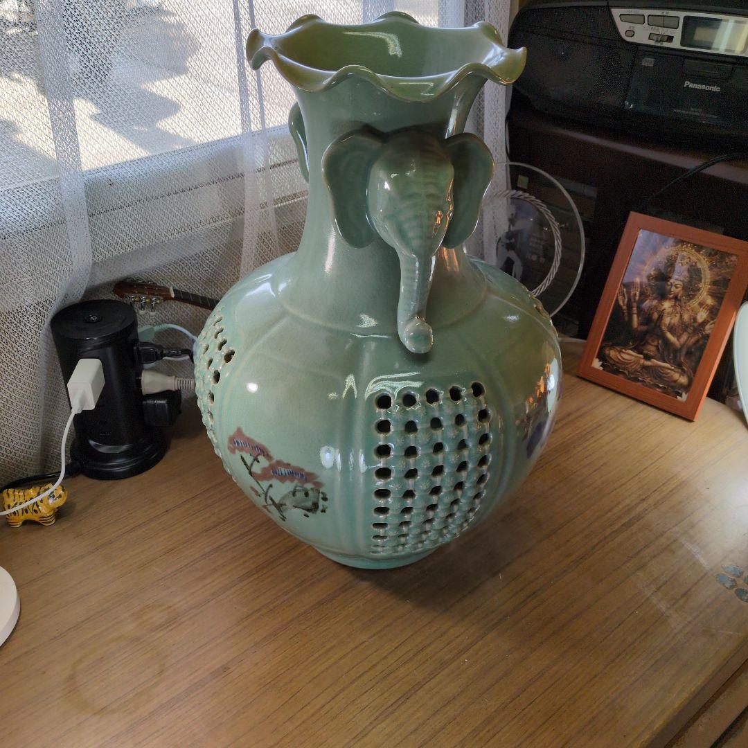 緑色 陶器 花瓶 象の持ち手 直径33cmX高さ4+cm 上部裏側少しかけ有り