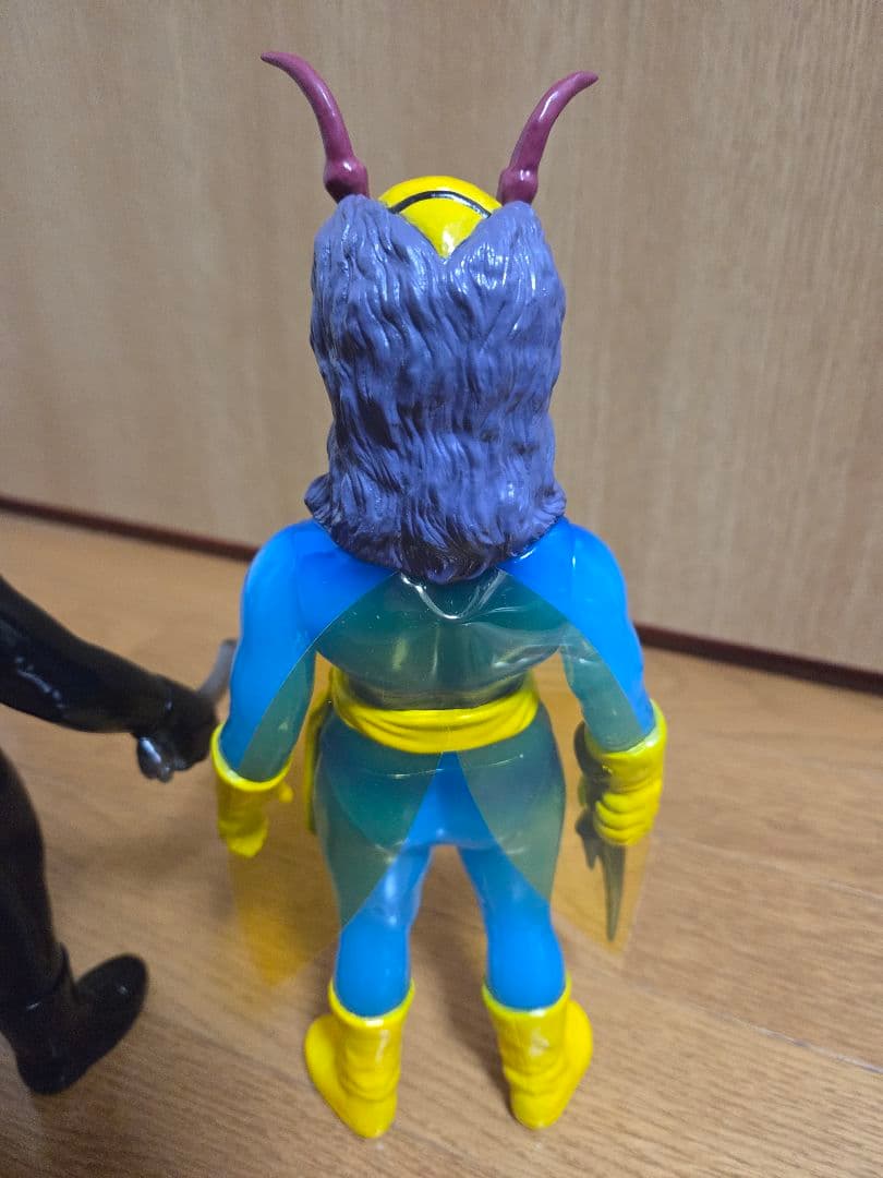 東映レトロソフビコレクション　蜂女(新色)+ミニソフビ