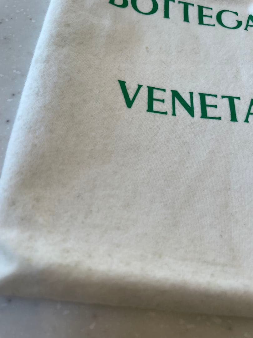 未使用品 ボッテガヴェネタ イントレチャート パスポートケース 二つ折り