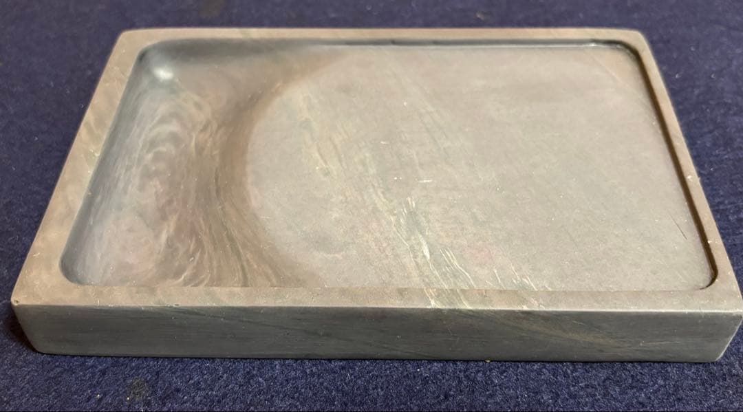 再出品　絶品老坑端渓水巌硯　魚児隊青花・金線・梅舒適先生即売会・８寸長方硯