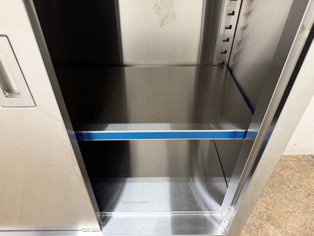 ステンレス　業務用　扉付き作業台　厨房　飲食店　W９００ｘD４５０ｘH８７０ｍｍ
