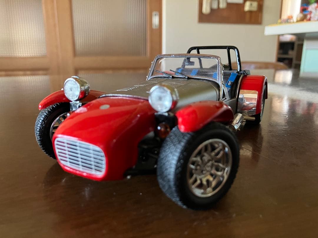京商1/18CATERHAM SUPER SEVEN ミニカーレッド/シルバー
