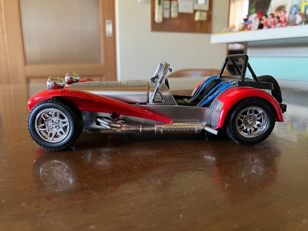 京商1/18CATERHAM SUPER SEVEN ミニカーレッド/シルバー