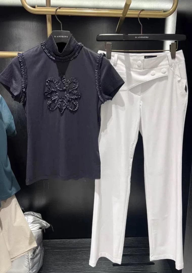 【新品】サウスケープゴルフウェア　ハイネック　花モチーフ⚫︎トップス　半袖