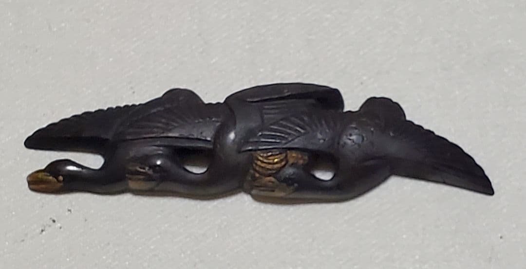 赤銅か四分一の目貫　飛鶴の図　江戸時代