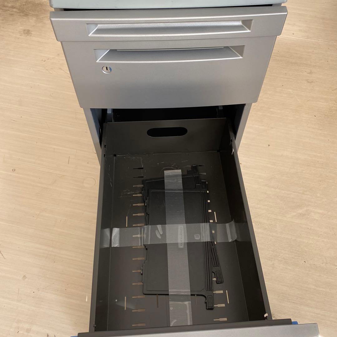 オカムラ ワゴン3段 キャスター付き　サイドテーブル