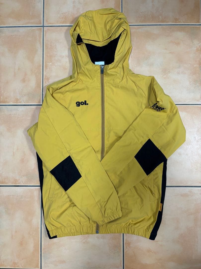 gol. イエロー フード付きジャケットとパンツ セット