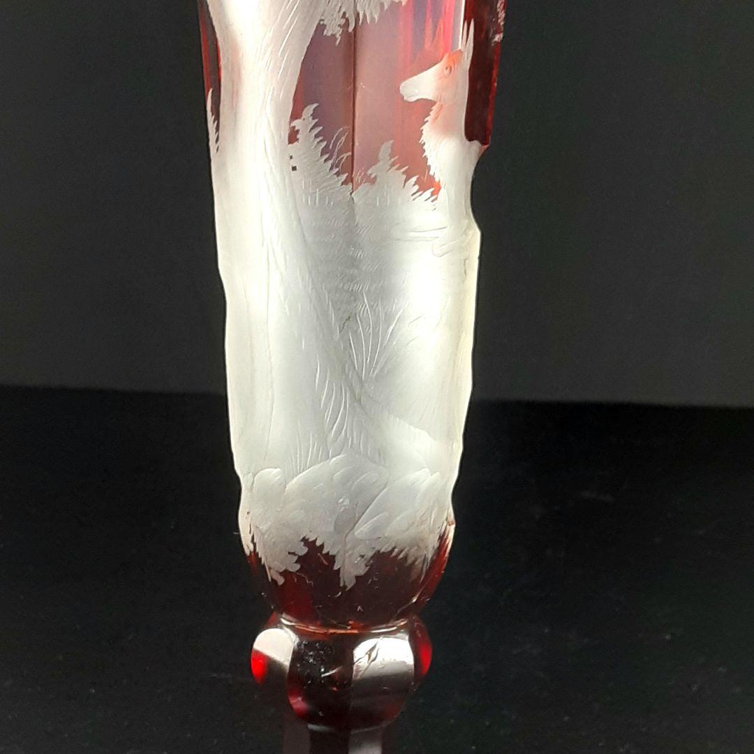 Y957 ボヘミアガラス グラヴィール 赤被せガラス 鹿と風景文花瓶 一対　こ