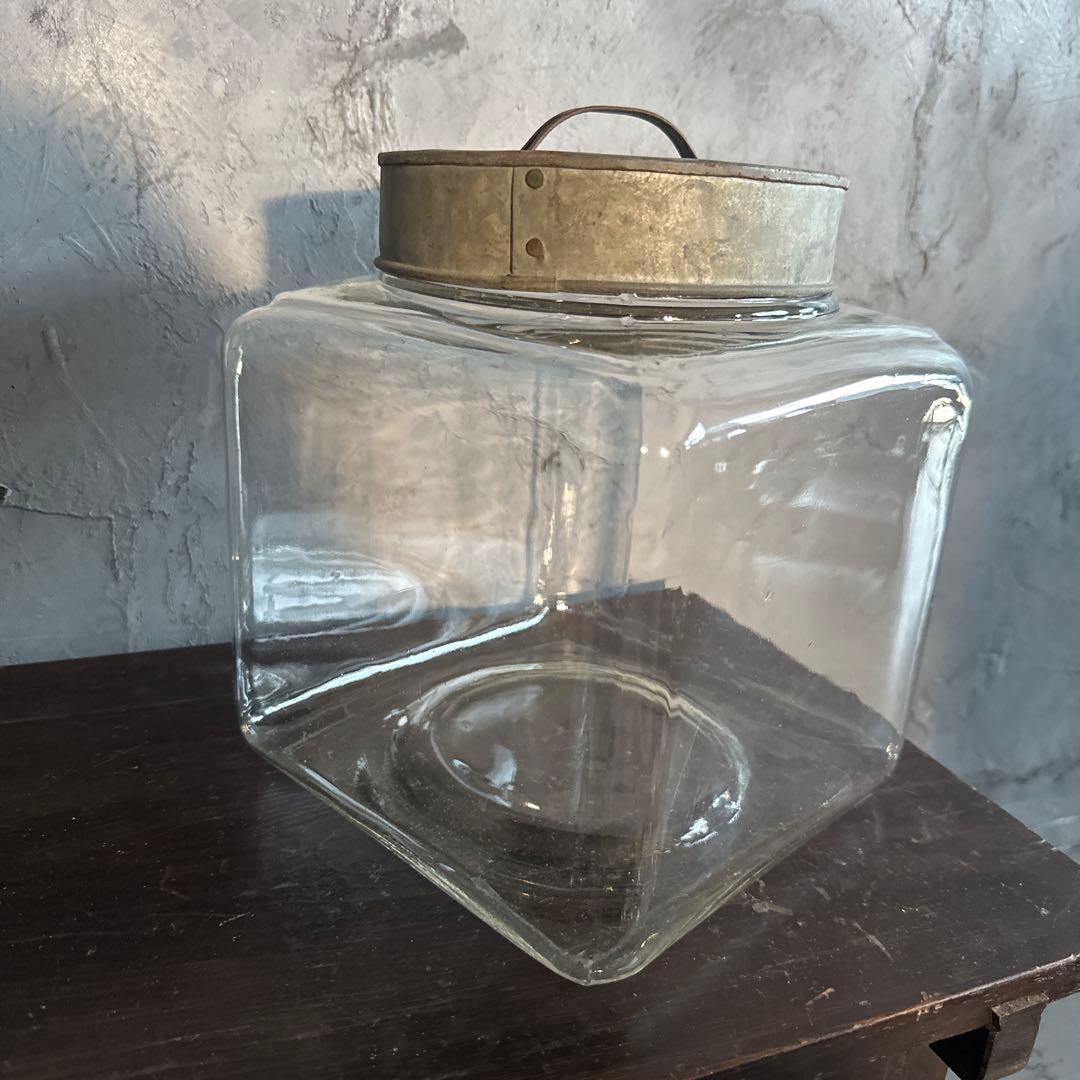お値下げ‼️ヴィンテージ　ガラス製四角いジャー 金属蓋付き