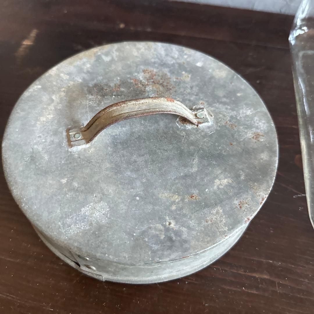 お値下げ‼️ヴィンテージ　ガラス製四角いジャー 金属蓋付き