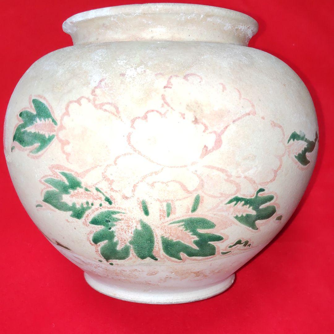 宋赤絵牡丹文壺。