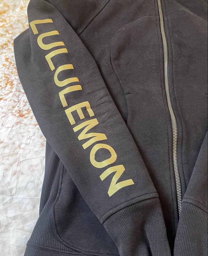 超希少✨ルルレモン限定ロゴ入り スキューバーフーディパーカーサイズ4