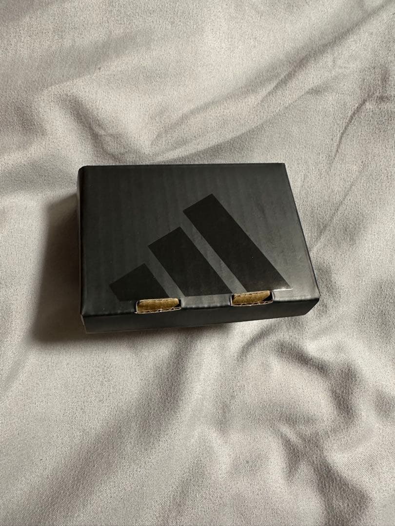 アディダス プチデター 金色サッカースパイク型 キーホルダー