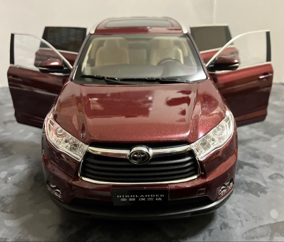 トヨタ　ハイランダー　1/18 ミニカー　カラーサンプル