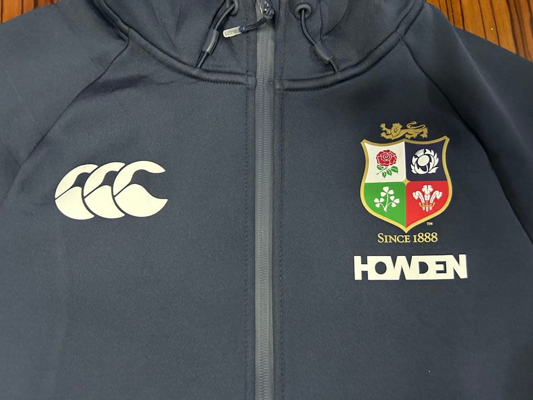 プロメテウス　Lions 2025 Everest フーディ