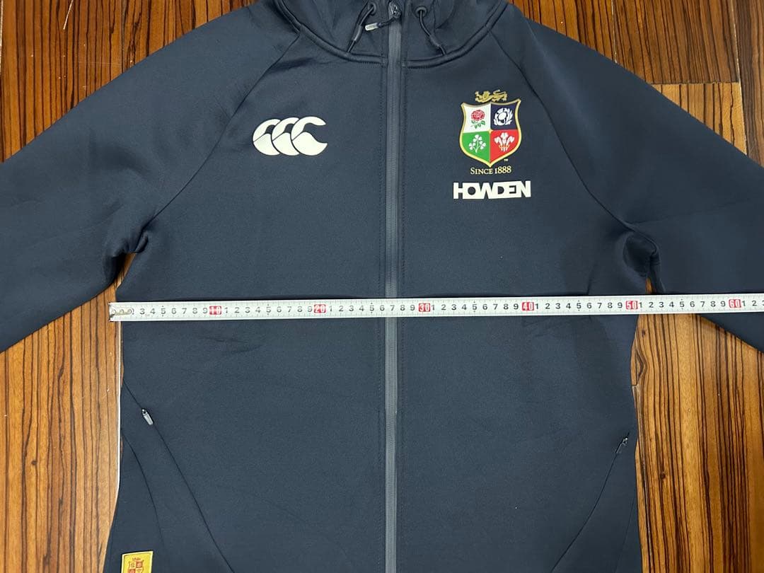 プロメテウス　Lions 2025 Everest フーディ