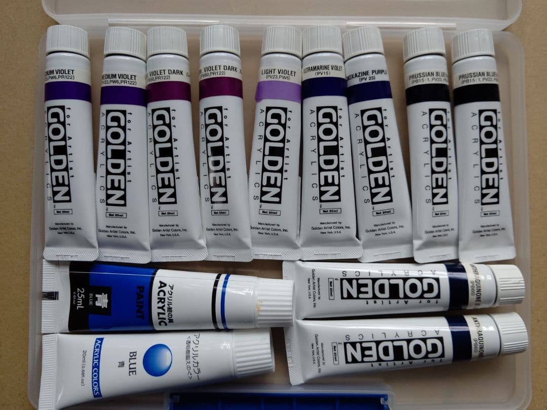 ゴールデン アクリル絵の具84本 、DAISOアクリル絵の具18本