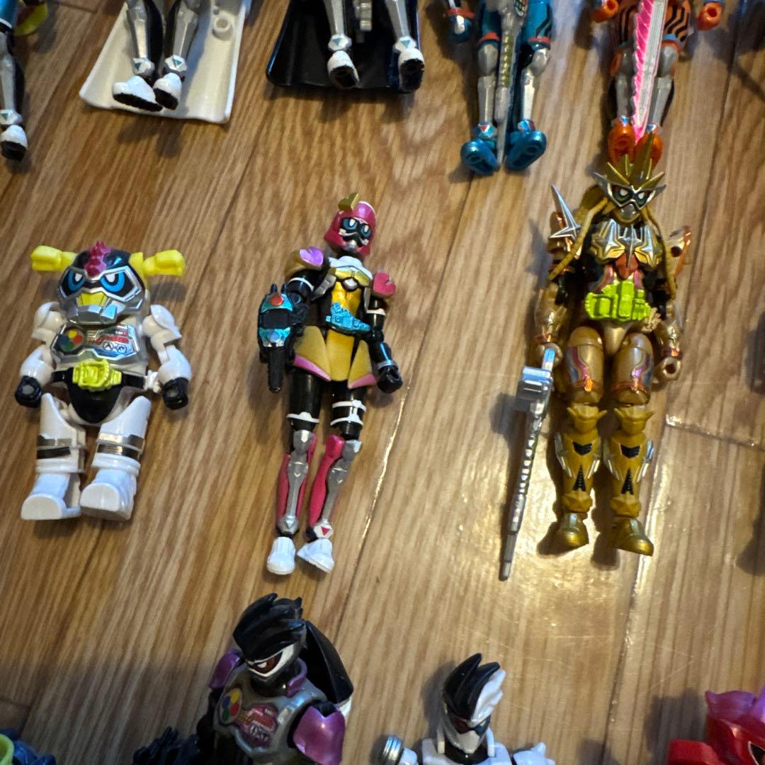 仮面ライダー エグゼイド 装動　21体＋アーマー3つ